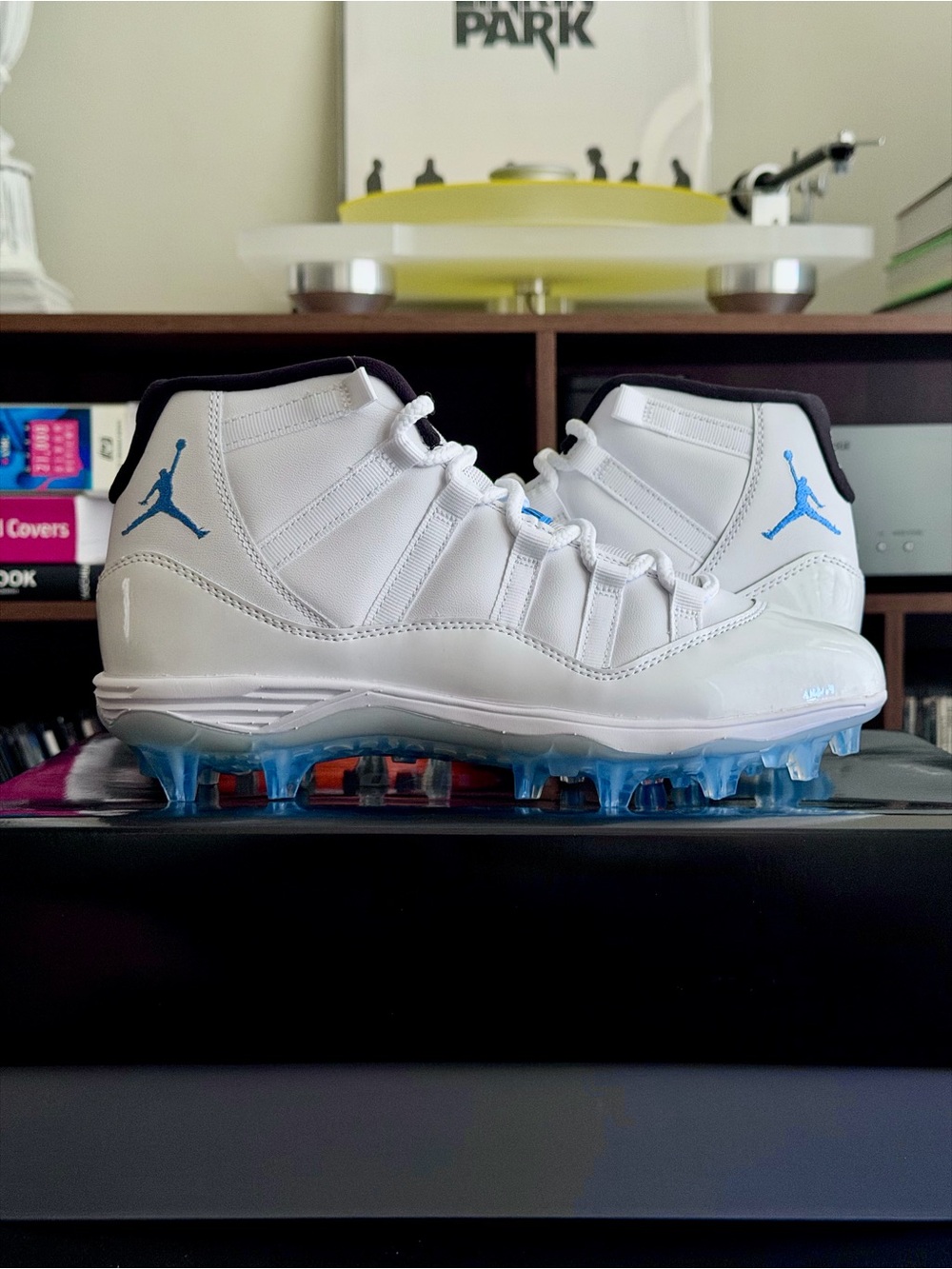 Nike Air Jordan 11 Mid TD ‘Legend Blue’ Football Cleats HM7324-104 Men’s 9